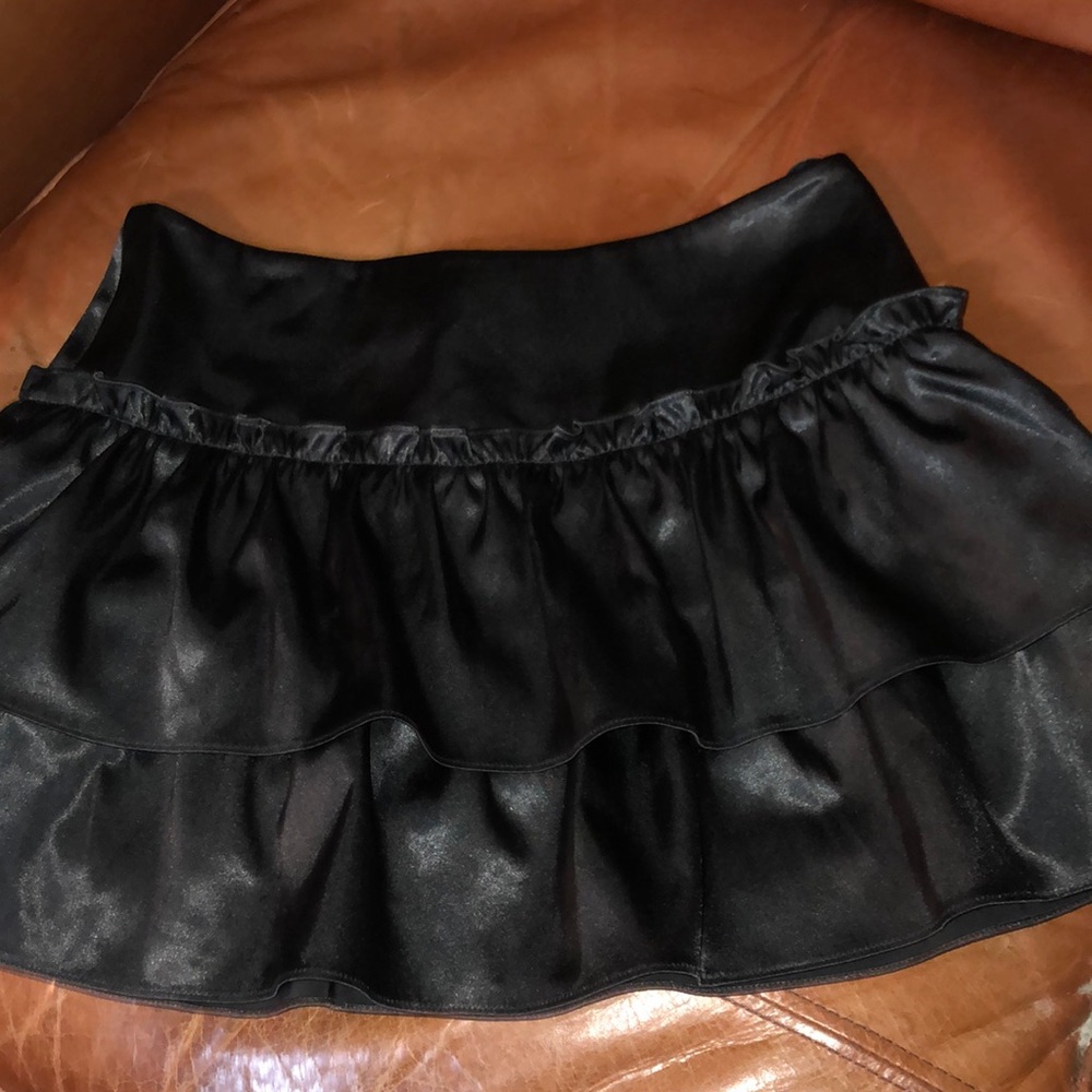 Adorable little top and skirt (0)
